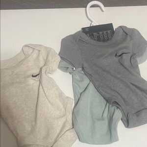 Nike Kids' Gray Cream and Mint Bodysuit Set